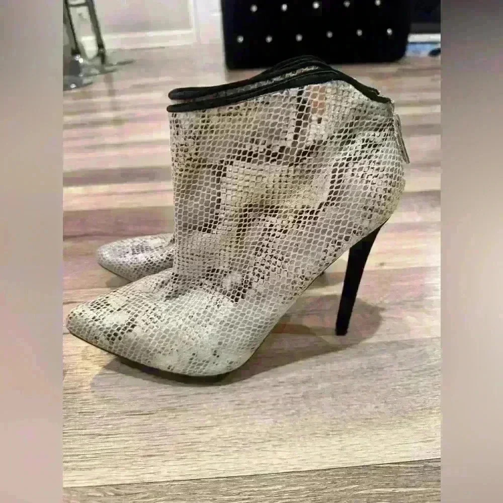 Michael Antonio 5" snakeskin stiletto ankle booties- size 10 - Picture 1 of 5